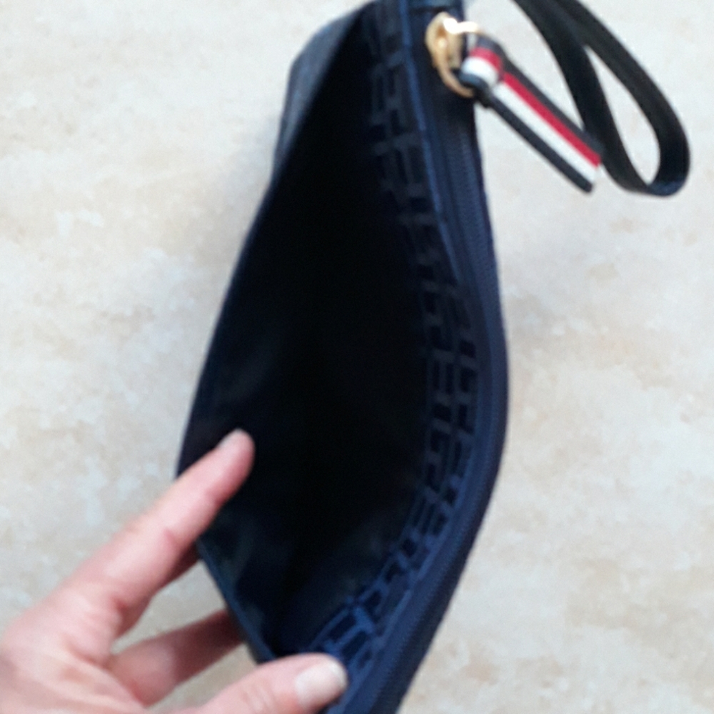 5x*Host Pick*Tommy Hilfiger wristlet - Picture 4 of 8